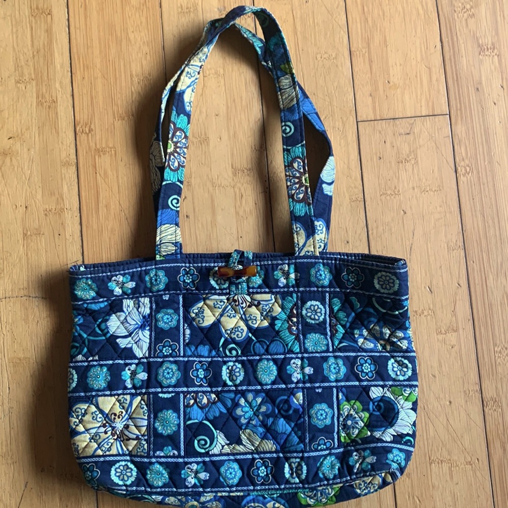 Vera Bradley Mod Floral Blue small hand bag.